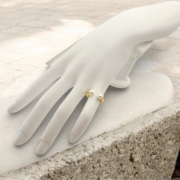 Tory Burch Gold-Tone Pearl Open Ring - Picture 4 of 5